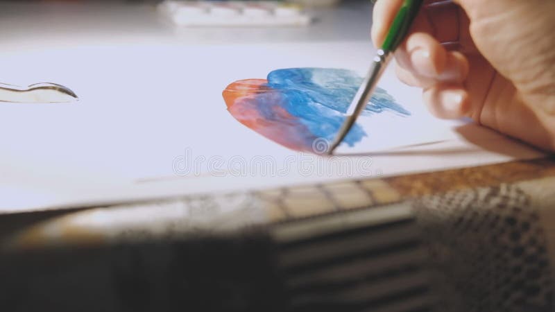 Палитра цветов и рука женщины рисования, акварельные абстрактный рисунок скистью сток-видео - Видео насчитывающей воодушевленность, картина: 168612157